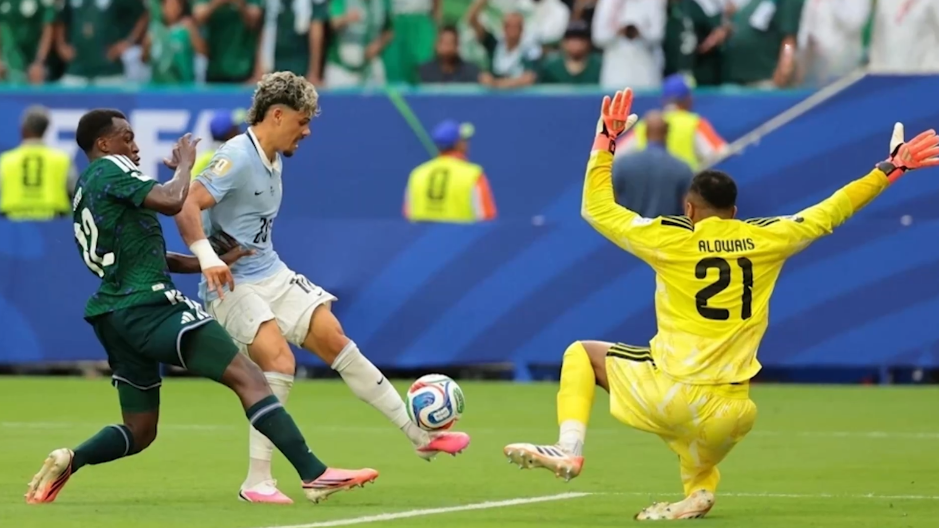 Uruguay và Ả Rập Xê Út bất phân thắng bại tại World Cup