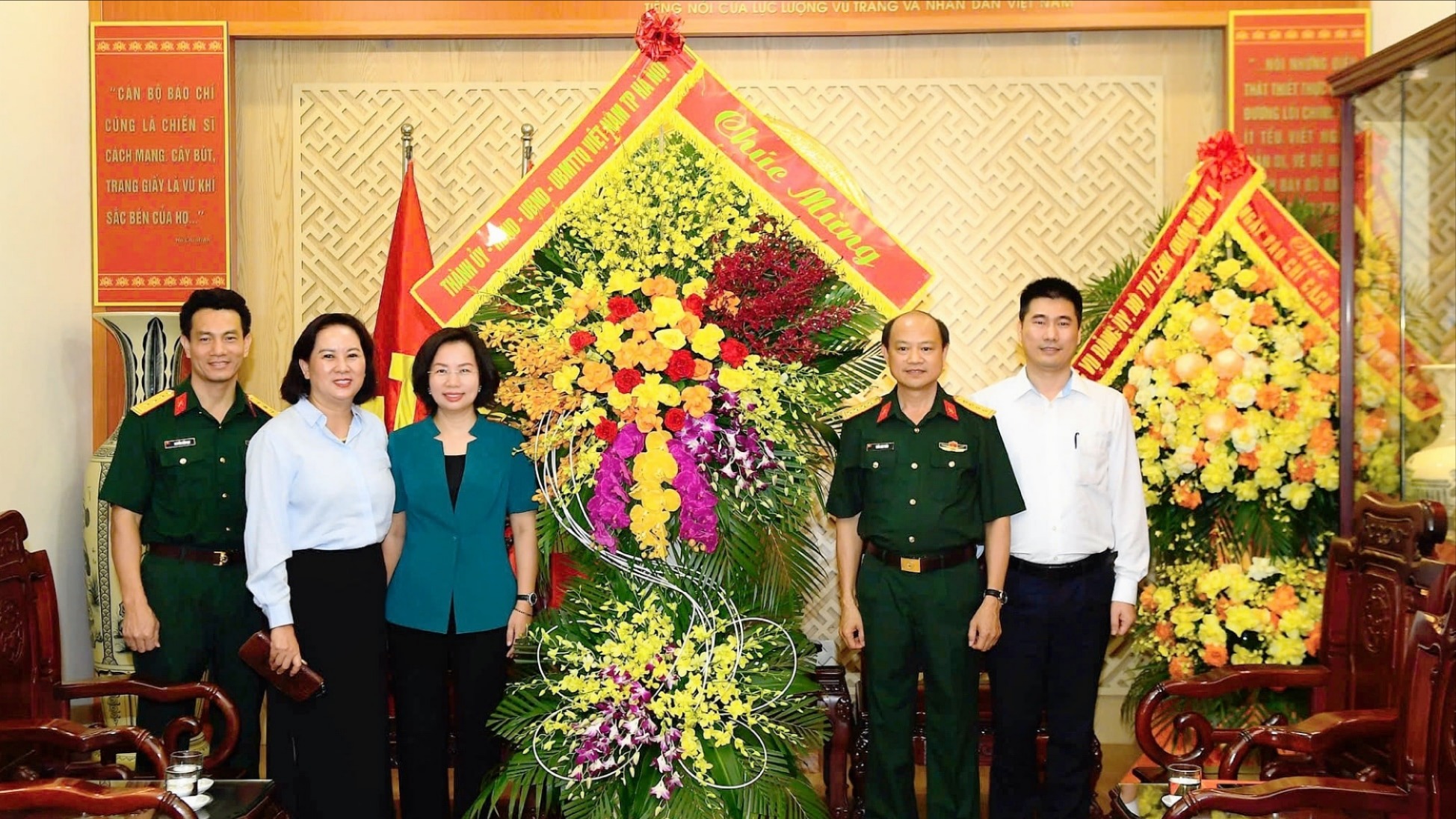 Chủ tịch Ủy ban MTTQ Việt Nam TP Hà Nội thăm, chúc mừng các cơ quan báo chí nhân Ngày Báo chí Cách mạng Việt Nam