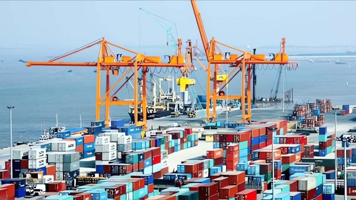 5 tháng, Việt Nam nhập siêu gần 14 tỷ USD: Có đáng lo ngại?