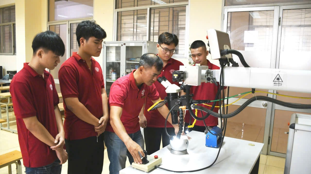 Nhịp cầu từ giảng đường đến thực tiễn