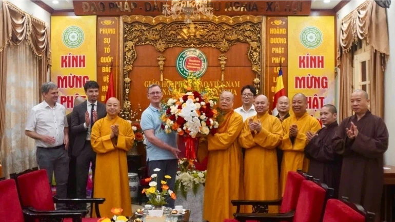 Phó Chủ tịch Quốc hội Đức thăm Trung ương Giáo hội Phật giáo Việt Nam