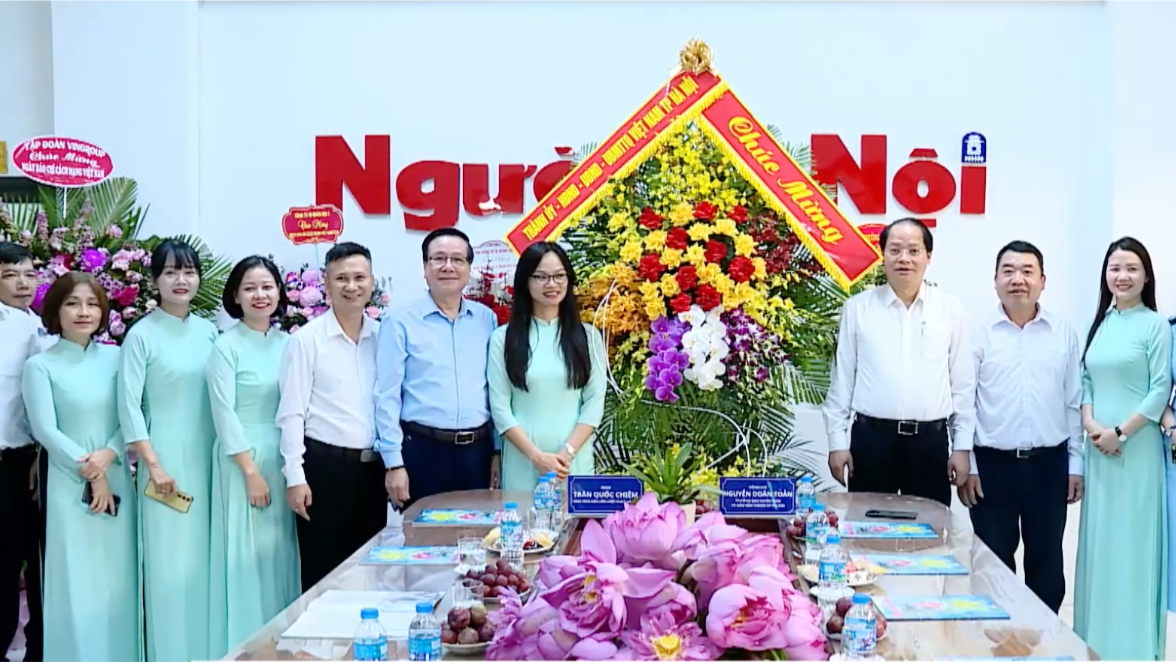 Trưởng ban Tuyên giáo và Dân vận Thành ủy Hà Nội chúc mừng các cơ quan báo chí