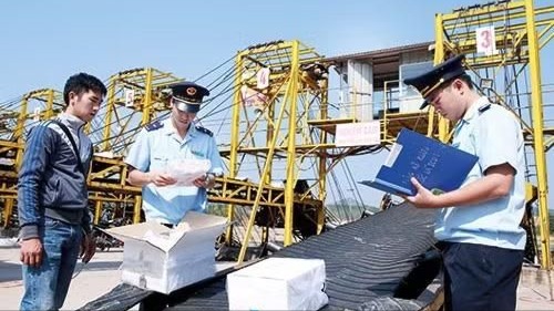 Siết kiểm tra hàng hóa nước ngoài ghi xuất xứ Việt Nam