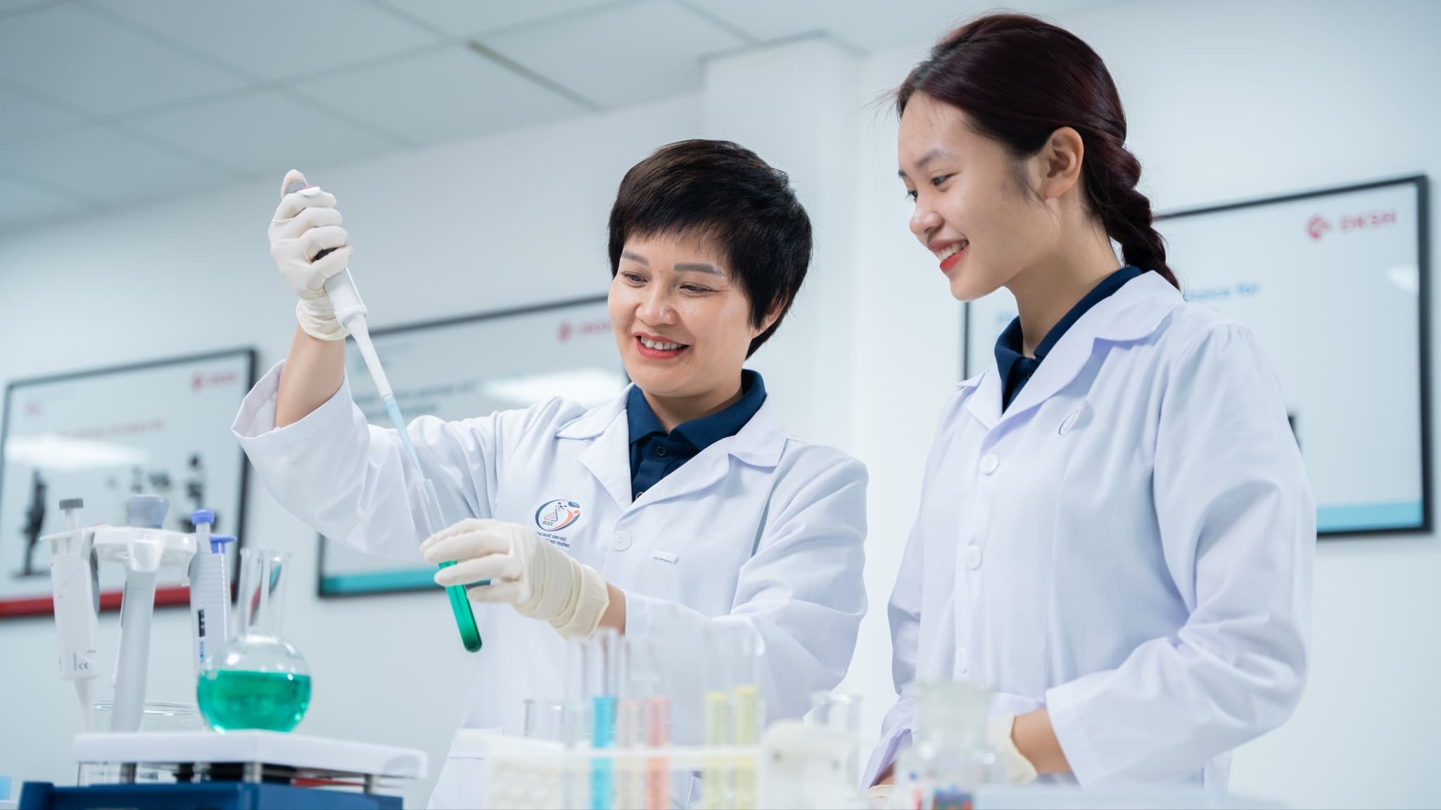 Nhà khoa học Việt Nam: Từ nghiên cứu đến đóng góp thực tiễn