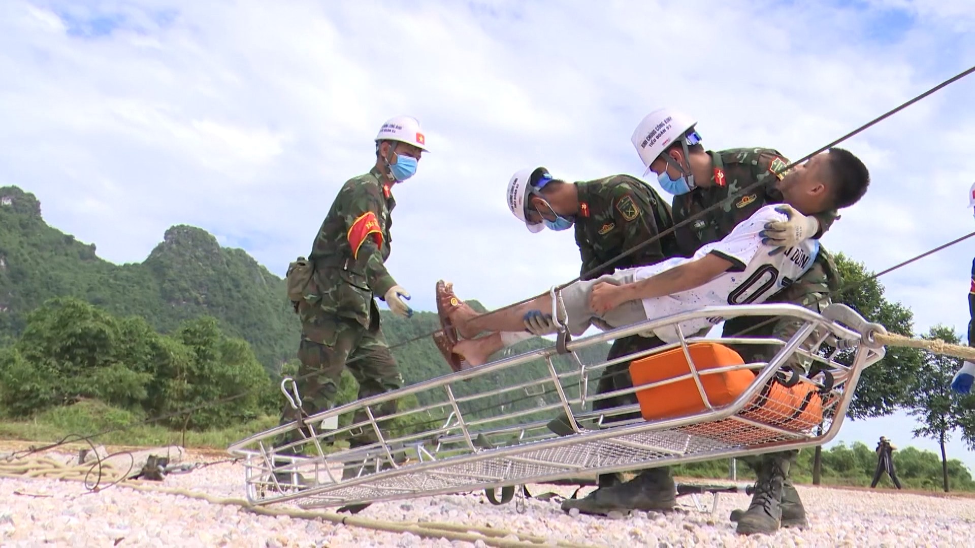 Diễn tập thực binh nâng cao năng lực ứng phó khẩn cấp về y tế