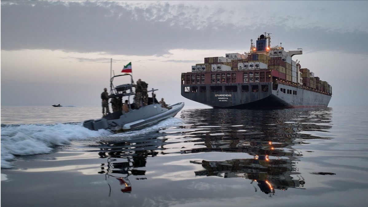 Iran miễn phí quá cảnh cho tàu hàng qua eo biển Hormuz