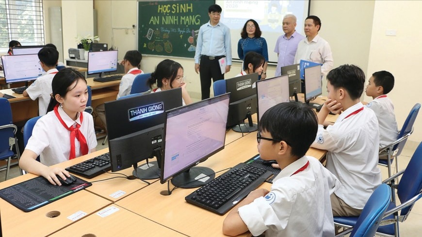 Tạo lập 'lá chắn số' cho trẻ em trên không gian mạng