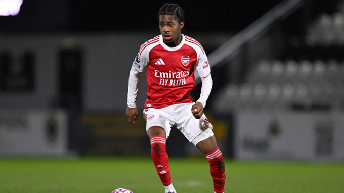 Arsenal chia tay cầu thủ đầu tiên trong hè này