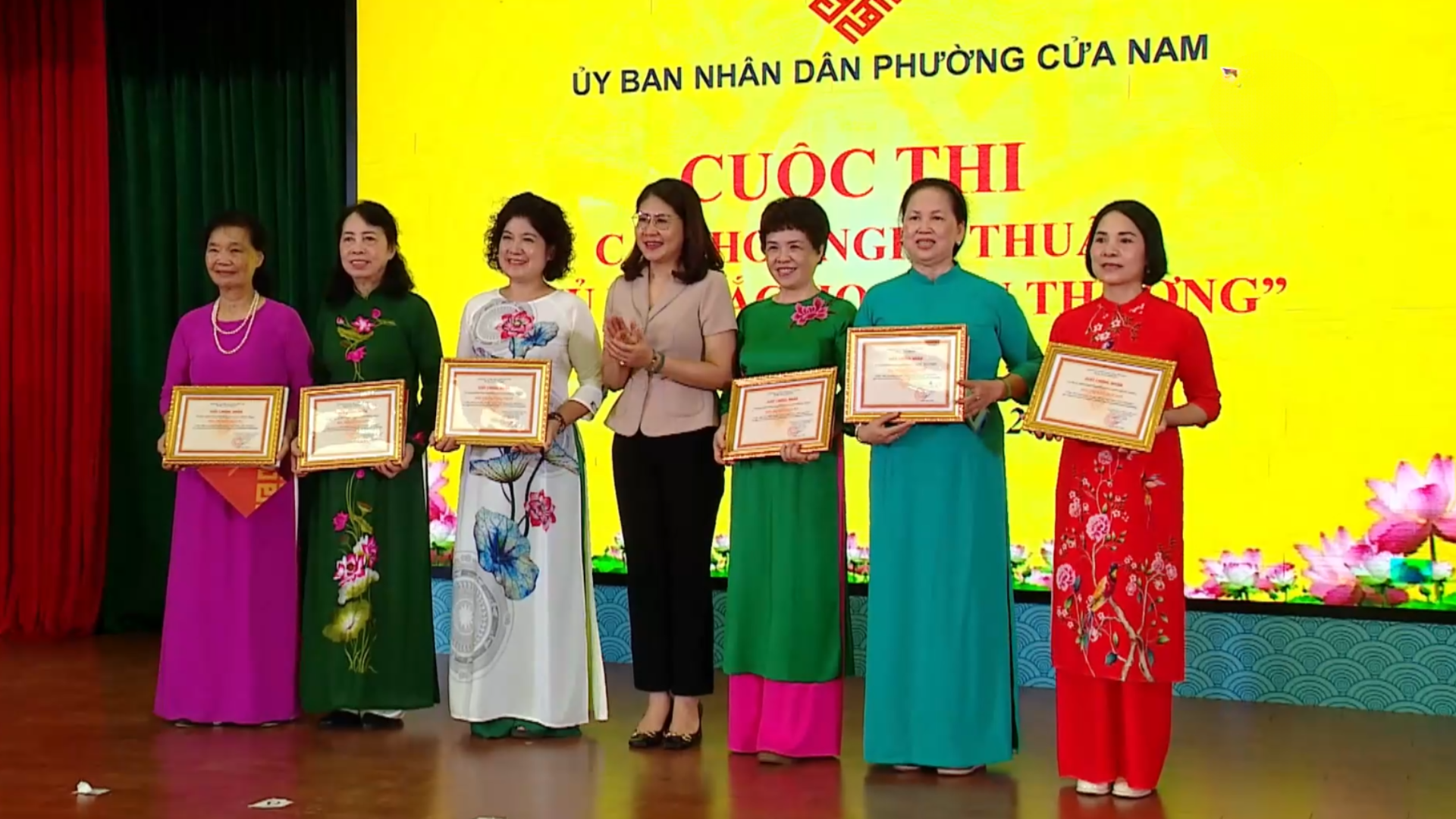 ‘Sắc hoa yêu thương’ lan tỏa thông điệp gia đình hạnh phúc