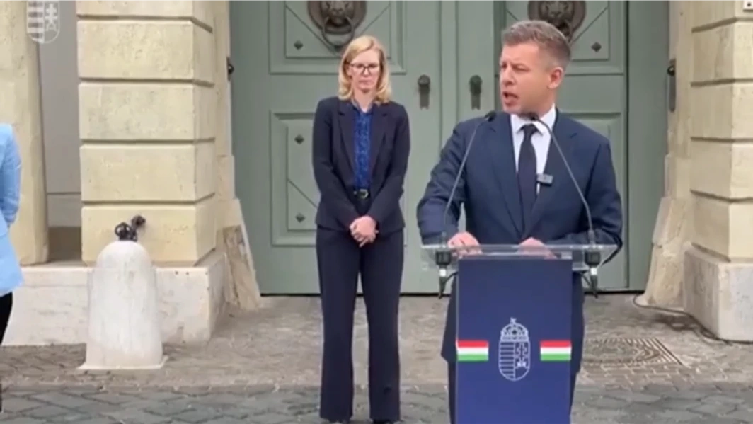 Thủ tướng Hungary đe dọa phế truất Tổng thống