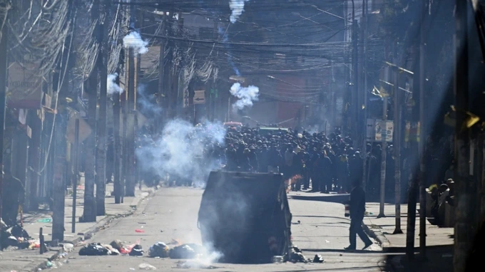 Bolivia ban bố tình trạng khẩn cấp do gián đoạn giao thông đường bộ