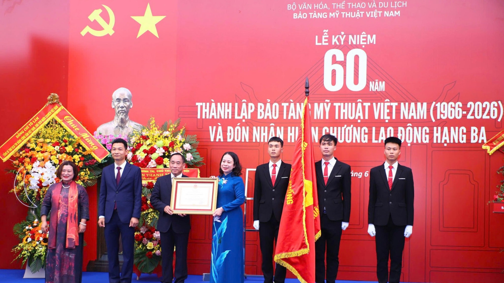 Bảo tàng Mỹ thuật Việt Nam nhận Huân chương Lao động hạng Ba