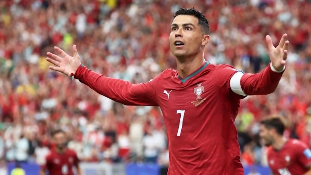 Cristiano Ronaldo phá 2 kỷ lục World Cup