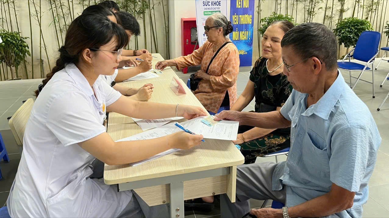 Y tế cơ sở chuẩn bị cho khám sức khỏe định kỳ toàn dân