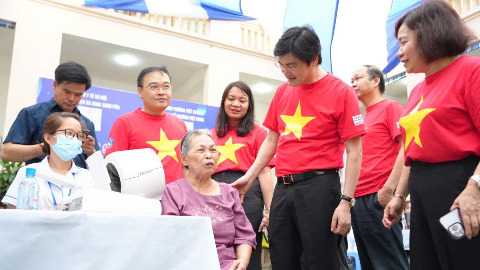 Hà Nội xây dựng lá chắn an sinh y tế toàn diện