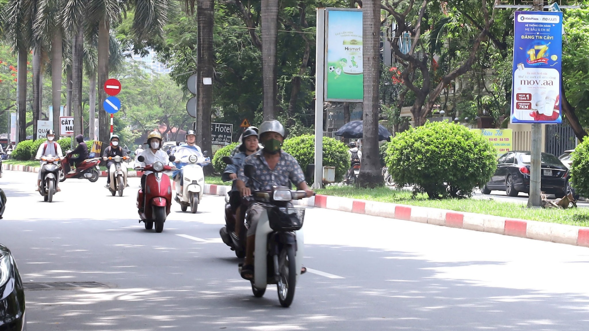 Hà Nội tiếp tục nắng nóng gay gắt