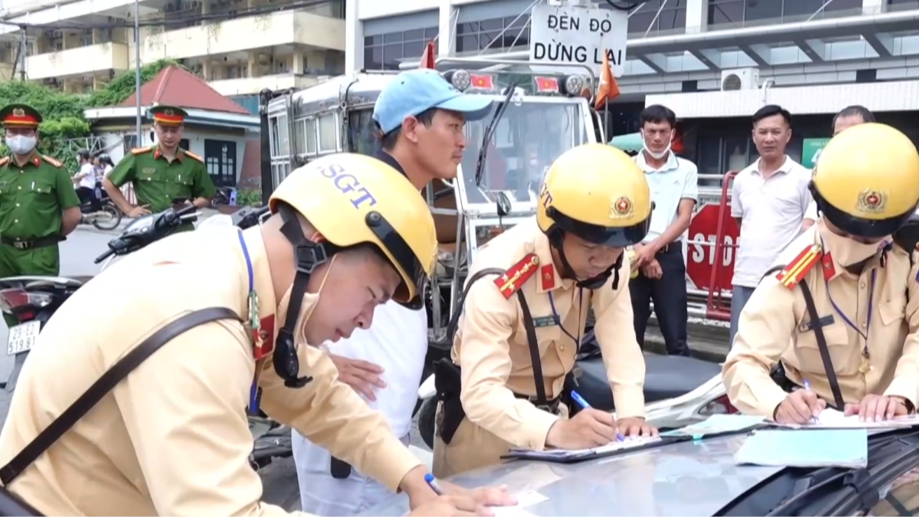 Không để xe dùng biển trắng ‘lách luật’ kinh doanh vận tải
