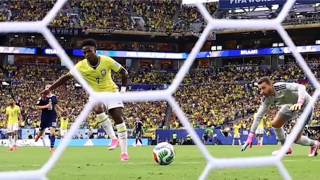 Brazil khẳng định sức mạnh để giữ ngôi đầu