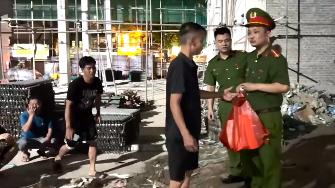 Xuyên đêm kiểm tra ngẫu nhiên đối tượng nghi vấn sử dụng ma túy