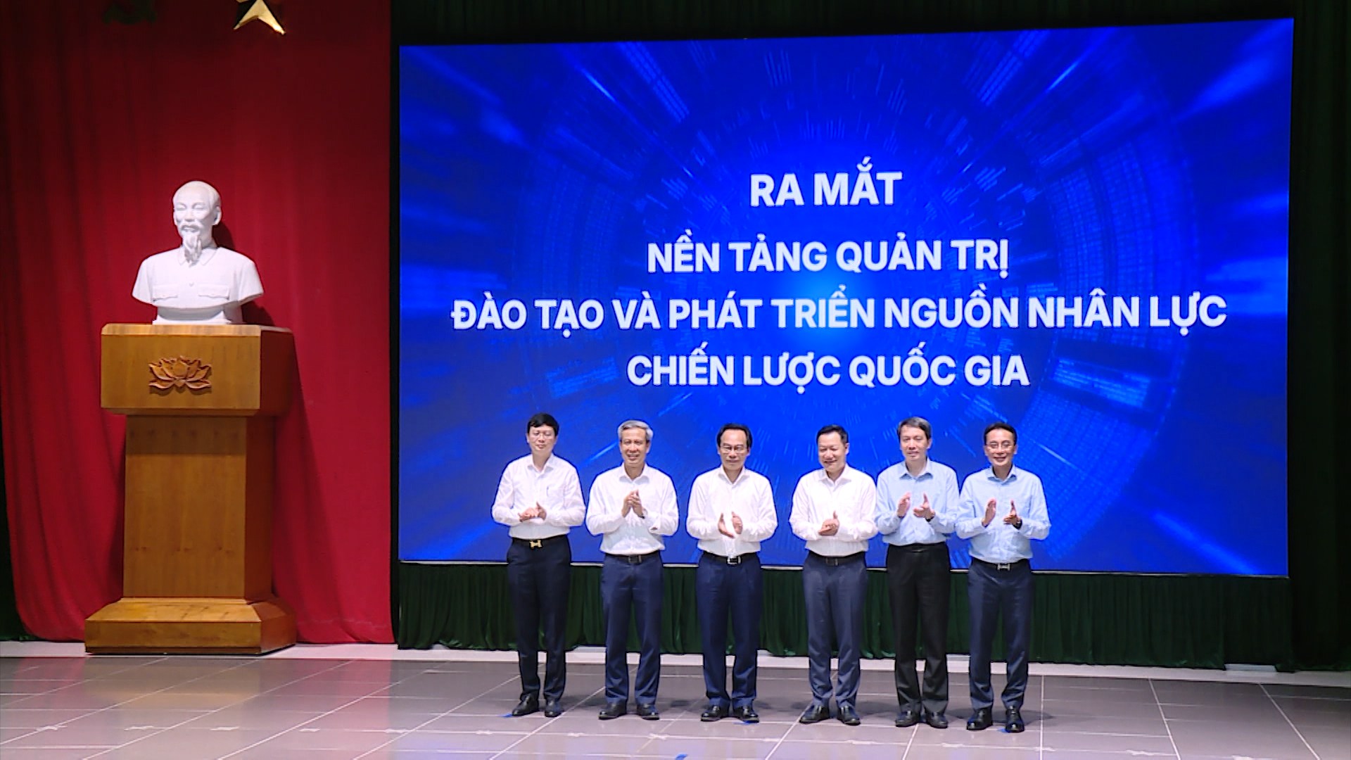 Triển khai chương trình và chính sách đào tạo nhân lực STEM