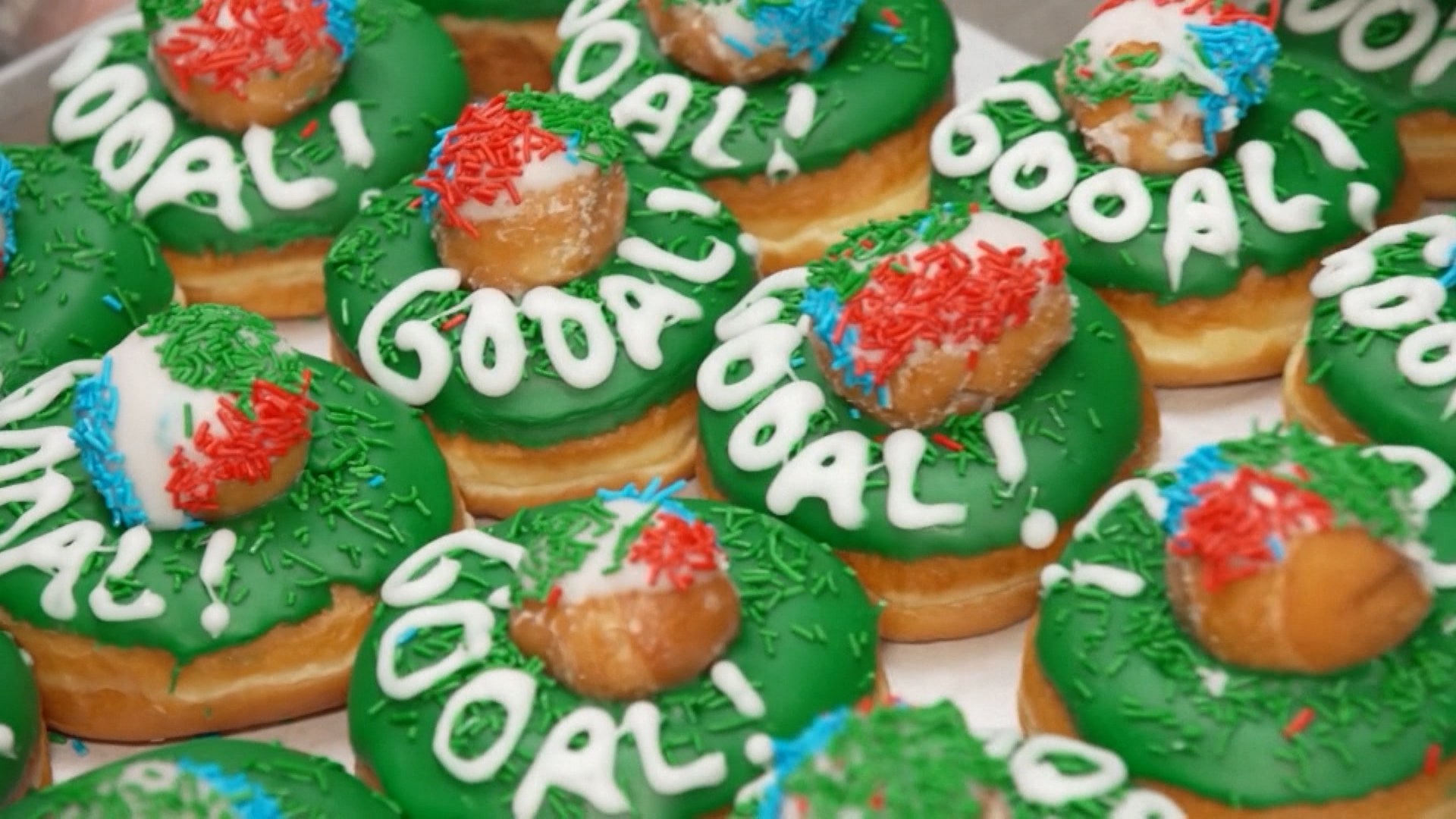 Cơn sốt bánh donut chủ đề World Cup tại Los Angeles