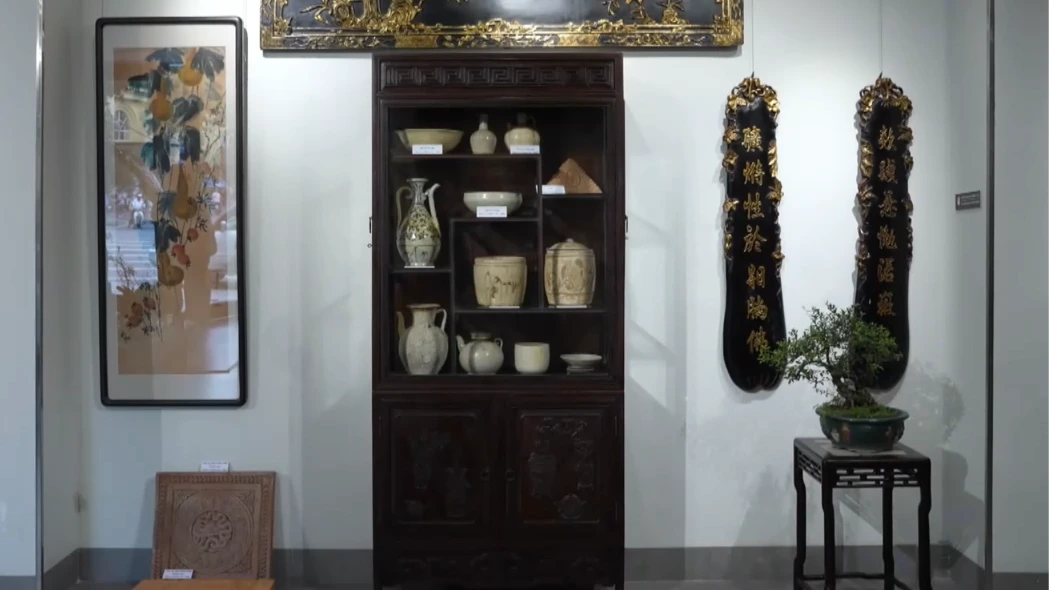 Hàng trăm hiện vật quý hội tụ bên Hồ Gươm