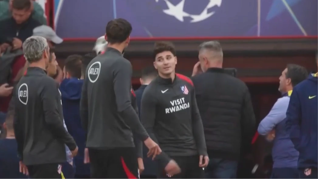 Manchester United gia nhập cuộc đua giành Julian Alvarez