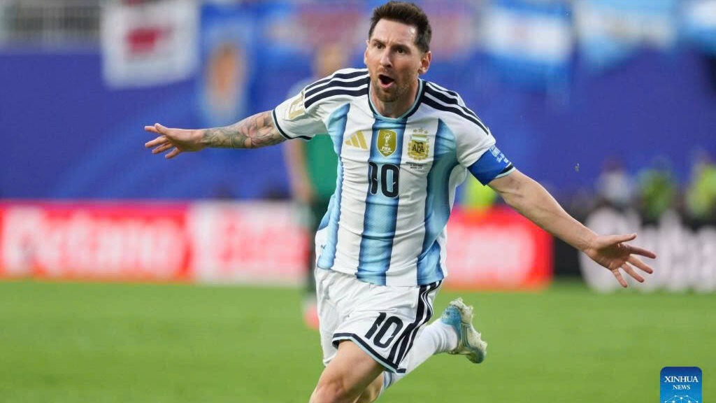 Lionel Messi có thể dự bị trước Jordan