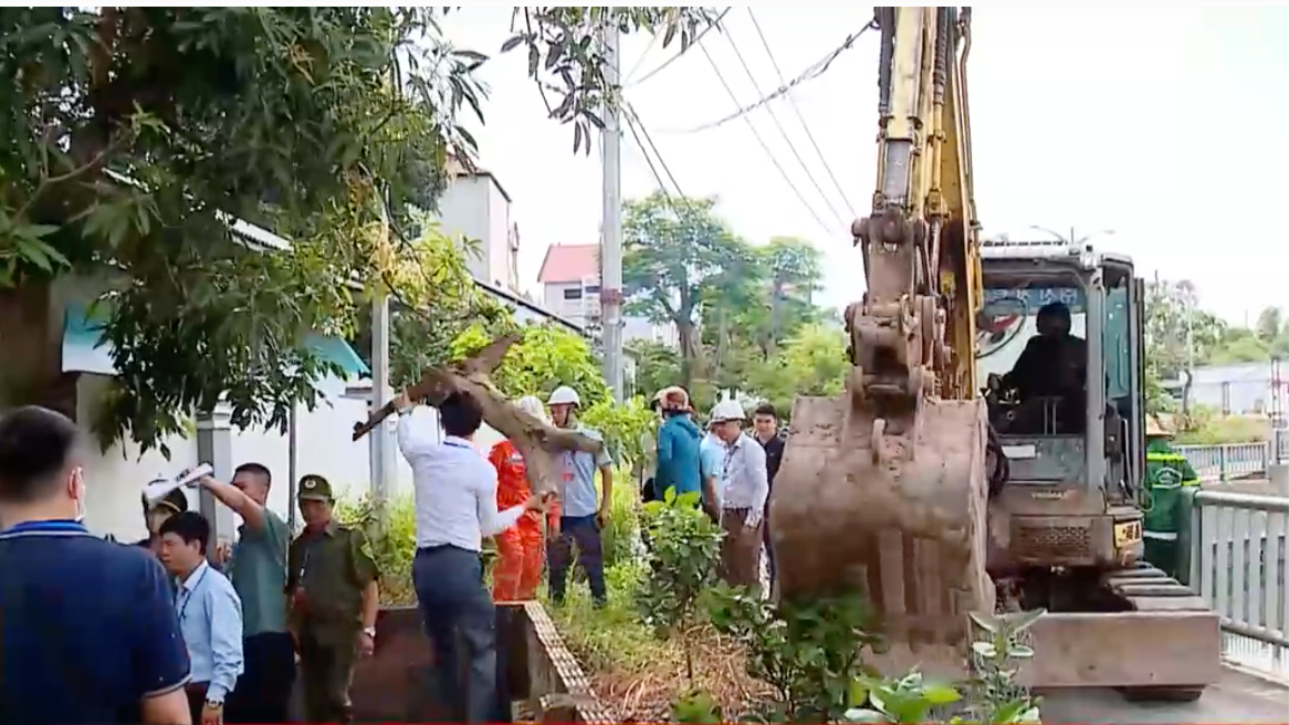 Xã Vĩnh Thanh cưỡng chế công trình vi phạm trên đất công
