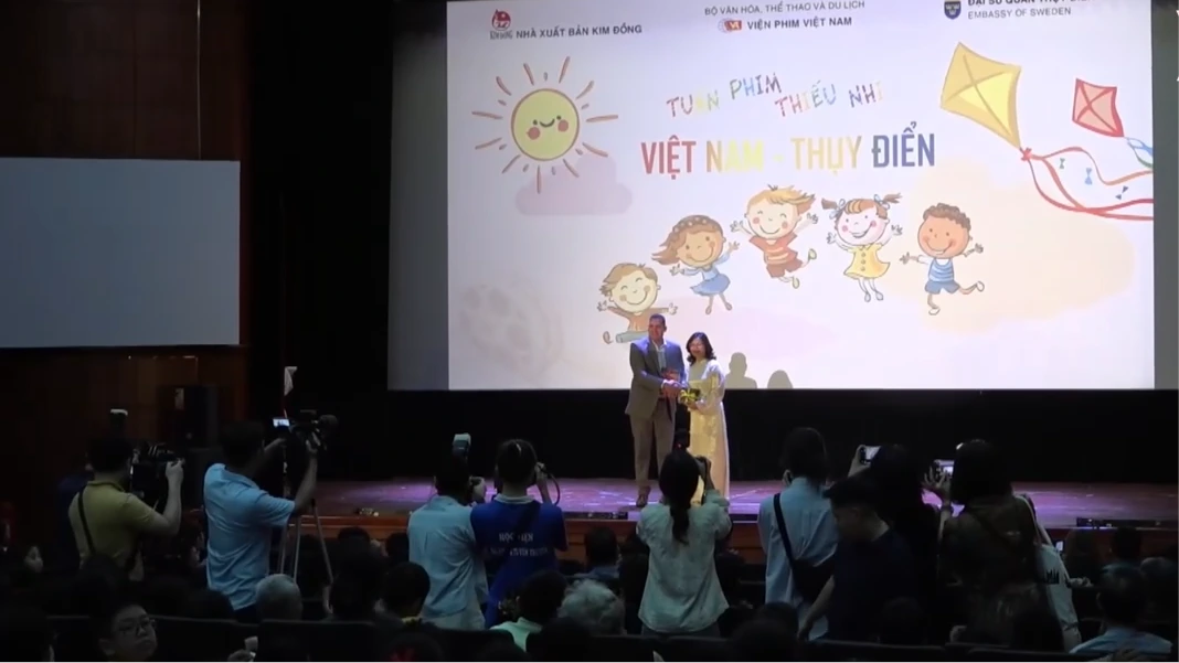 Nhịp cầu kết nối tuổi thơ