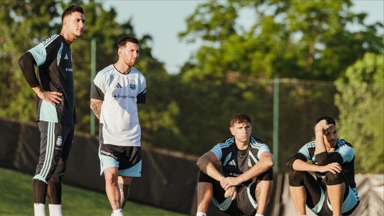 Messi tập riêng trong ngày hội quân cùng ĐT Argentina