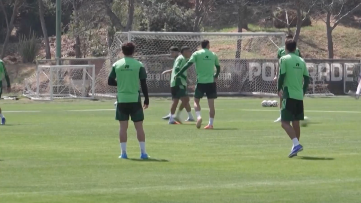 FIFA ra án phạt với đội tuyển Mexico