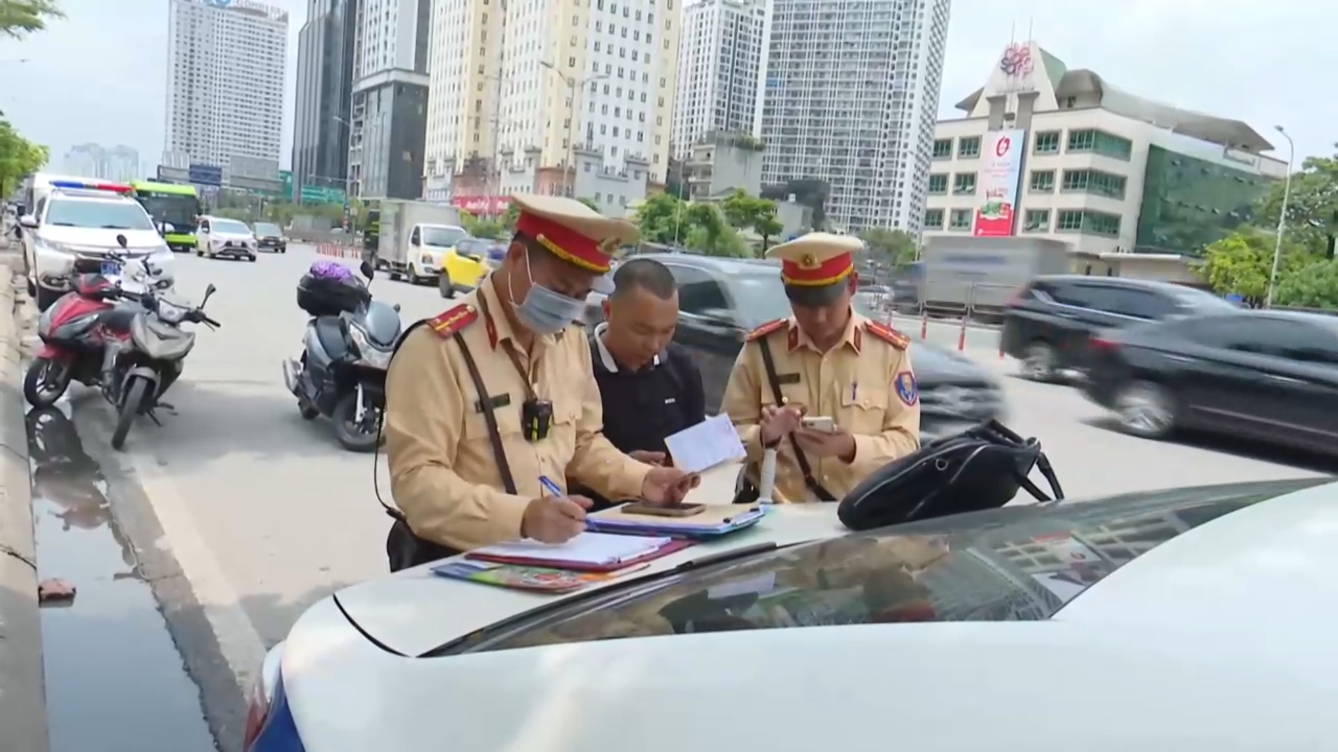 Quản lý, giám sát người lái và khoang hành khách