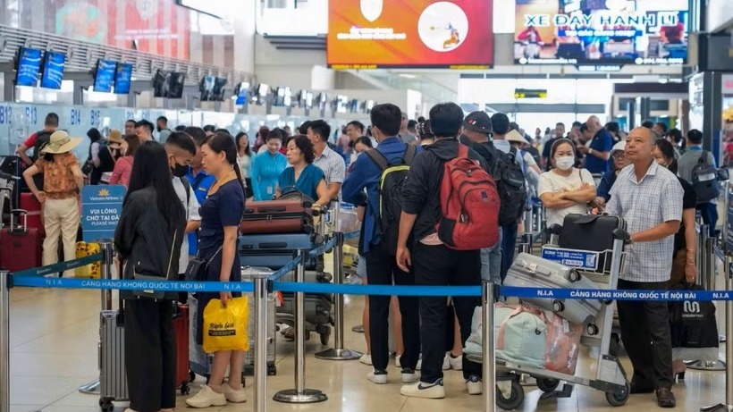 63,7 triệu lượt khách qua cảng hàng không trong 6 tháng đầu năm
