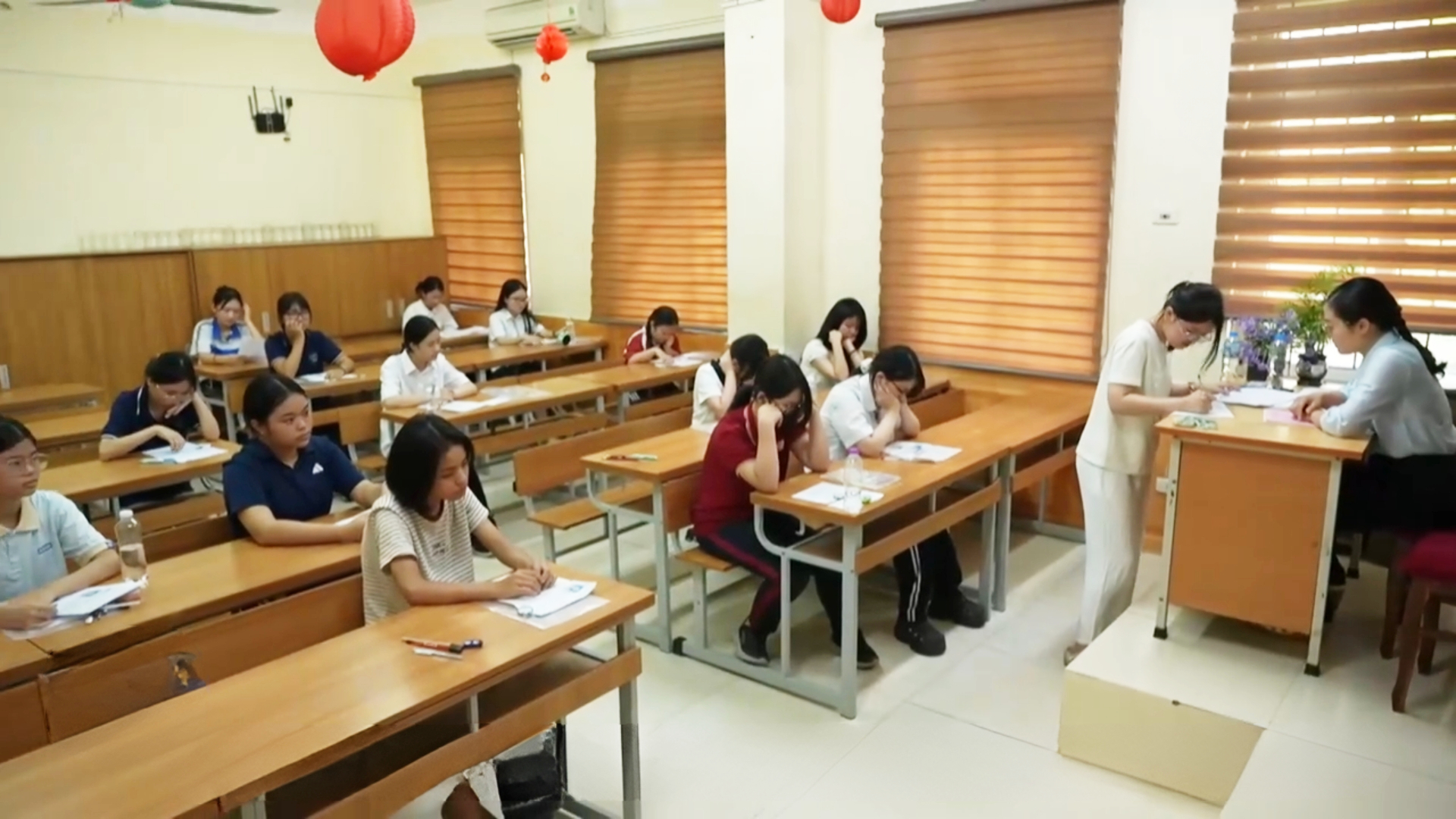 Gần 7.500 thí sinh dự thi vào lớp 10 THPT chuyên Đại học Sư phạm Hà Nội
