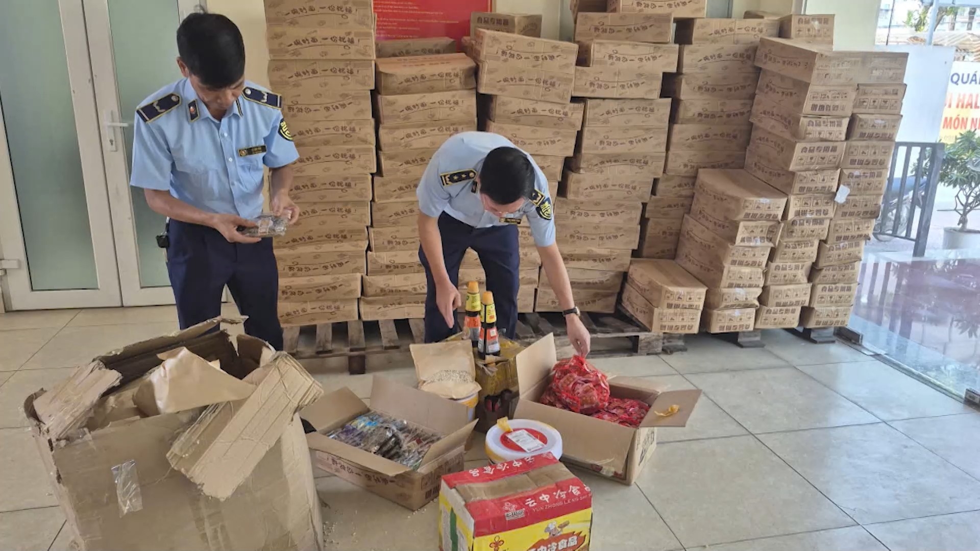 Hà Nội: Siết chặt an toàn thực phẩm, bảo vệ quyền lợi người tiêu dùng