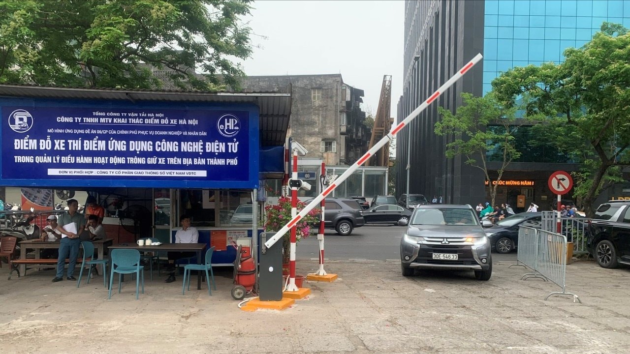 Hà Nội thu phí điện tử không dừng tại toàn bộ bãi đỗ xe từ 1/7