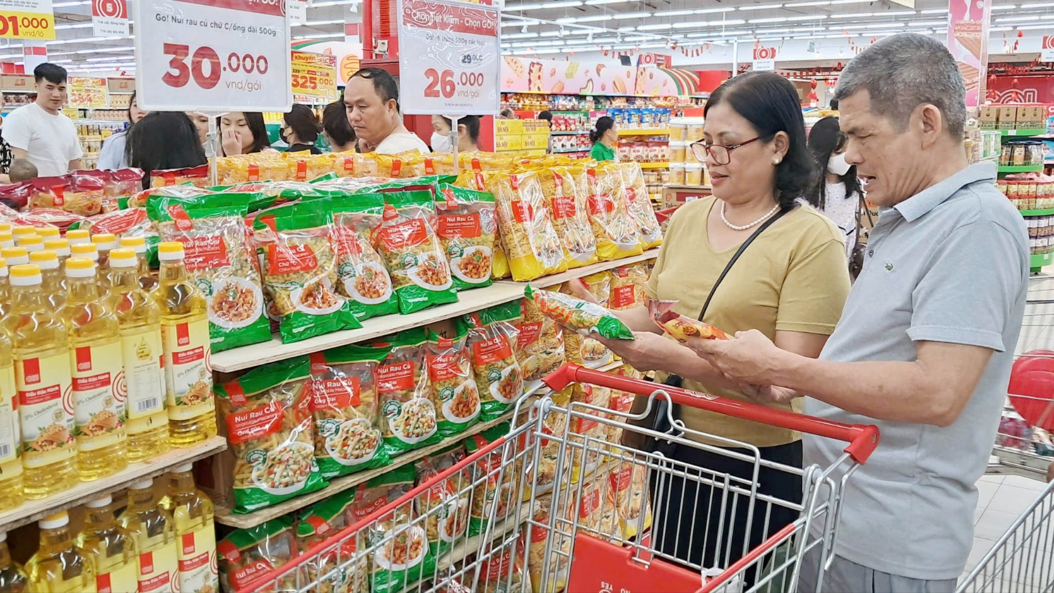 Siêu thị giảm giá đến 50% cho hàng nghìn sản phẩm để kích cầu tiêu dùng