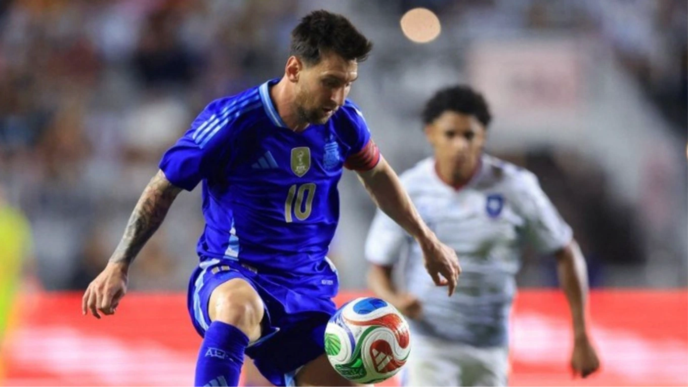 Messi và Neymar vắng mặt trong các trận giao hữu
