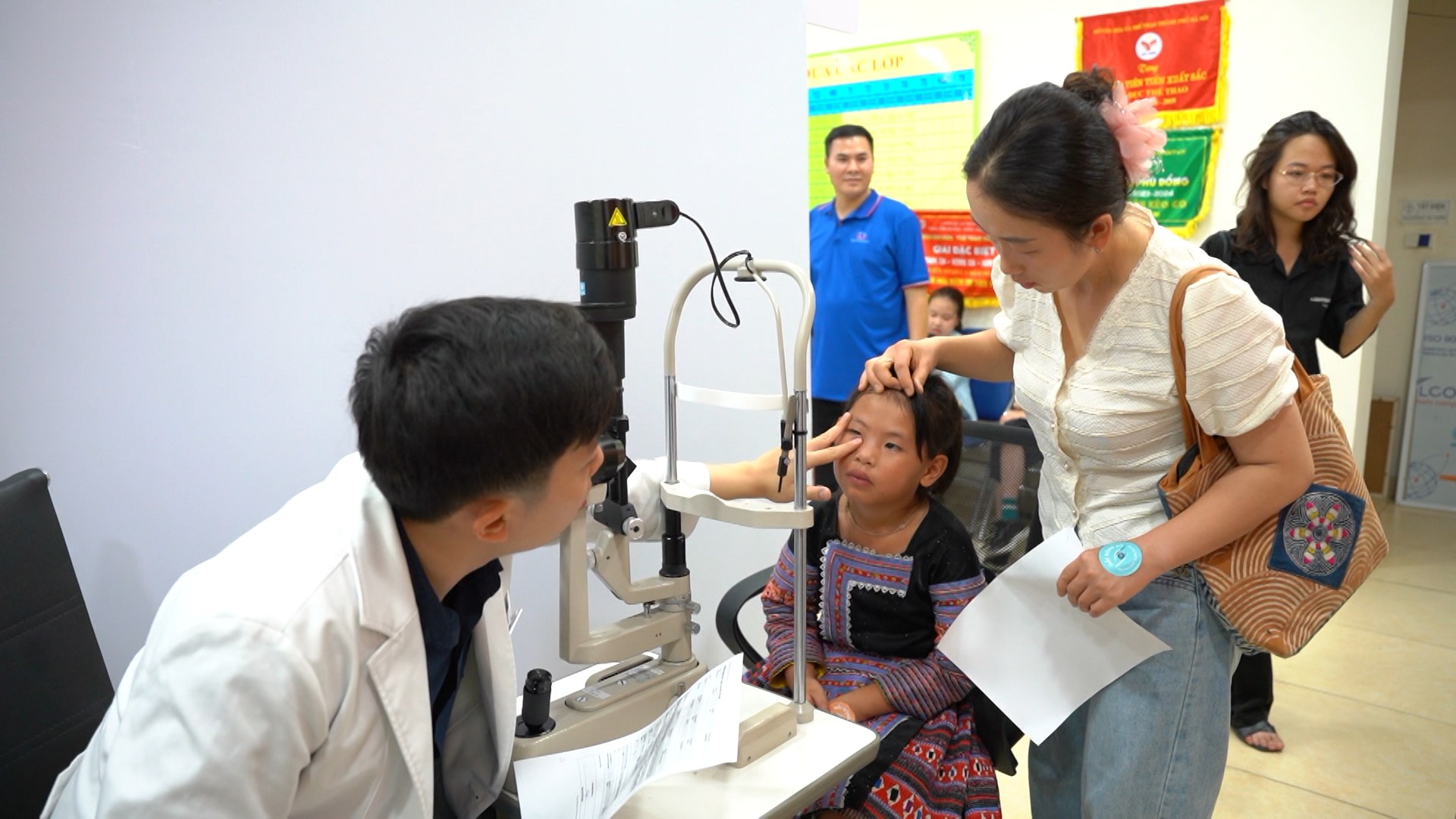 Ngày hội bé vui khám mắt