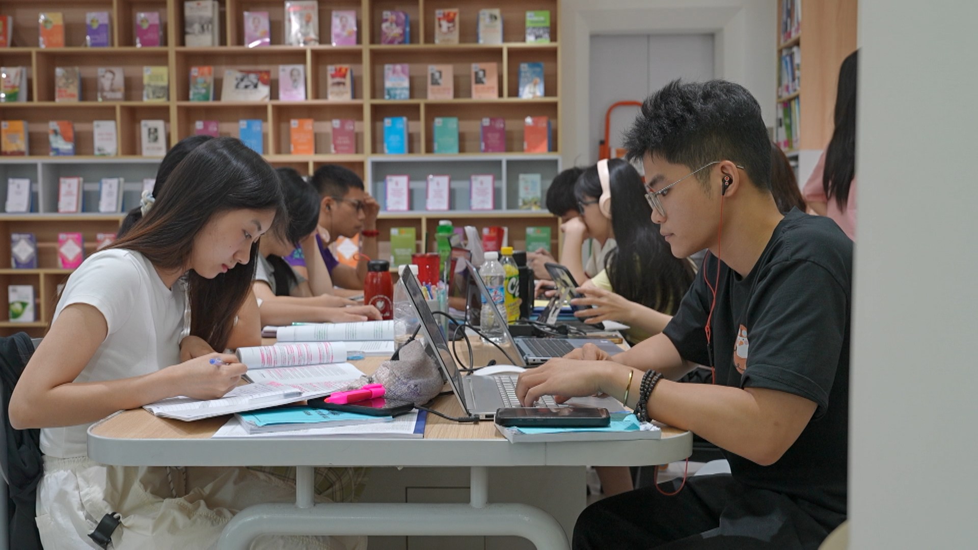 Thư viện mùa thi