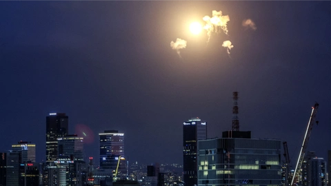 Israel không kích đáp trả Iran, nhắm vào mục tiêu quân sự 