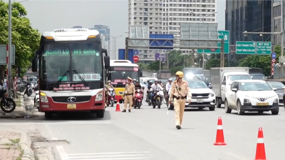 Tăng cường xử lý xe đón, trả khách sai quy định