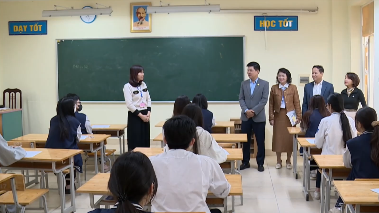 Giám thị không coi thi quá một lần tại cùng phòng thi