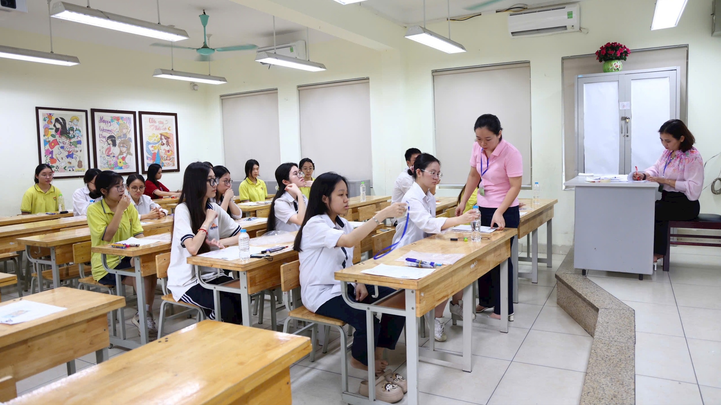 Chiều nay, thí sinh làm thủ tục dự thi tốt nghiệp THPT năm 2026
