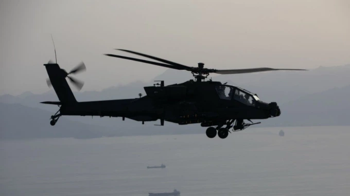 Mỹ mất trực thăng Apache đầu tiên tại eo biển Hormuz