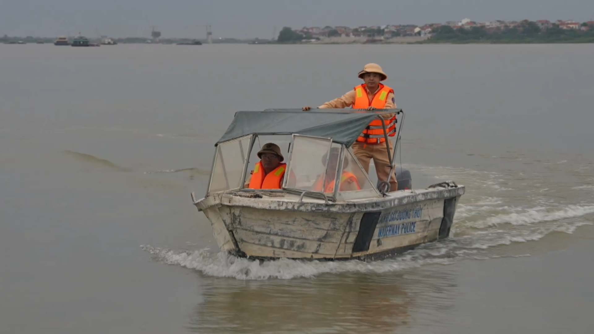 Bảo đảm an toàn giao thông đường thủy mùa mưa bão
