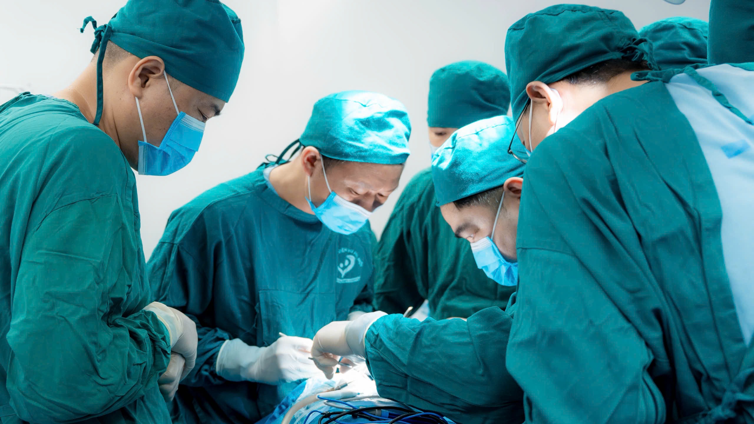 Ca cấy ốc tai điện tử đầu tiên được thực hiện tại Bệnh viện Nhi Hà Nội