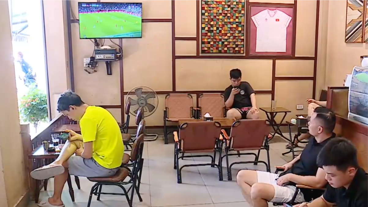 Cà phê bóng đá qua thời 