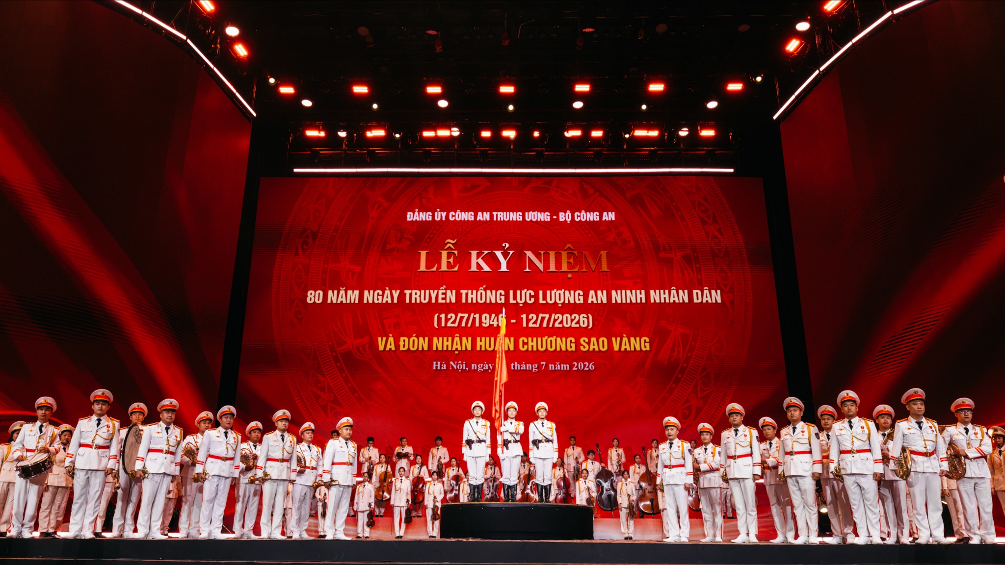 Lực lượng An ninh nhân dân đón nhận Huân chương Sao vàng